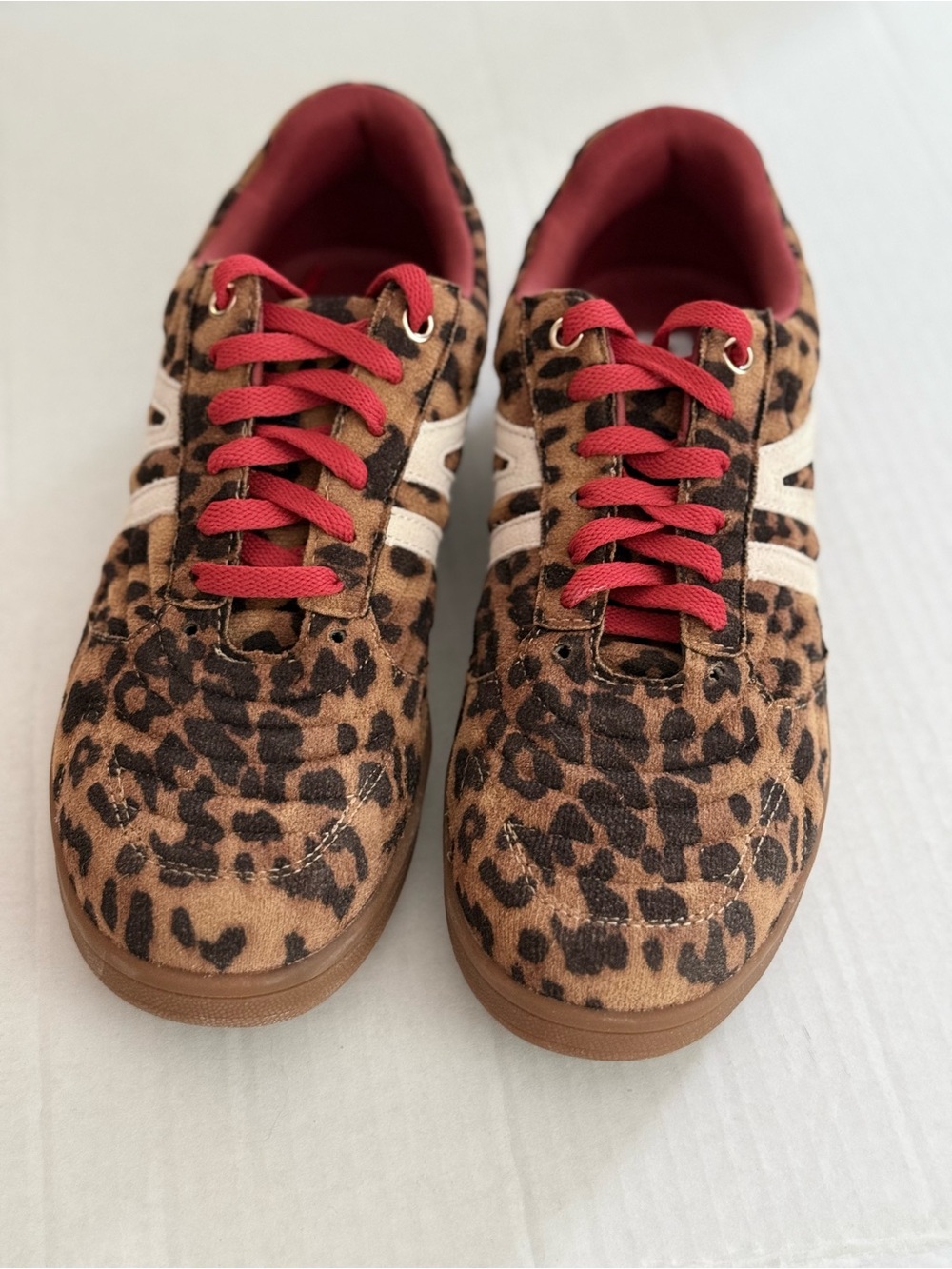 Women’s Steve Madden Madrid Sneaker
1.5lbs. EUC. Size 8M